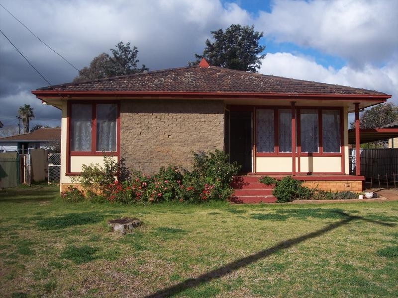 22 Armstrong Cres, Dubbo NSW 2830