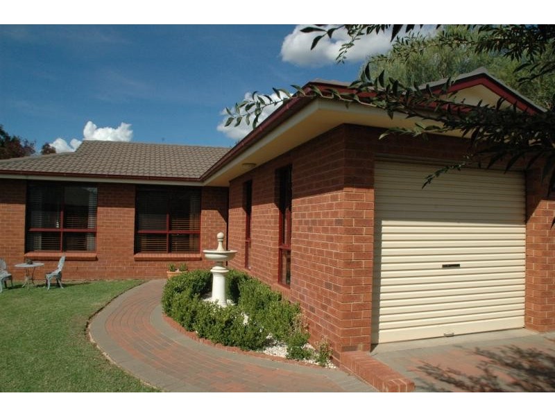 9 Loane Pl, Dubbo NSW 2830