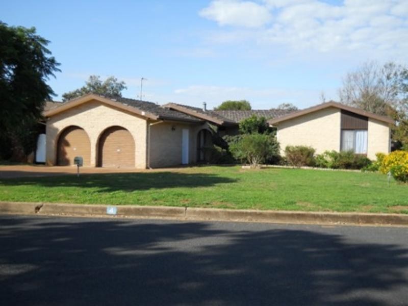 4 Hazelwood Dr, Dubbo NSW 2830