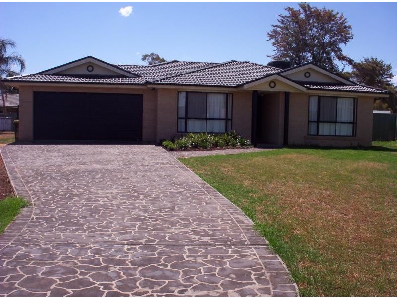 10 Tulloch Pl, Dubbo NSW 2830