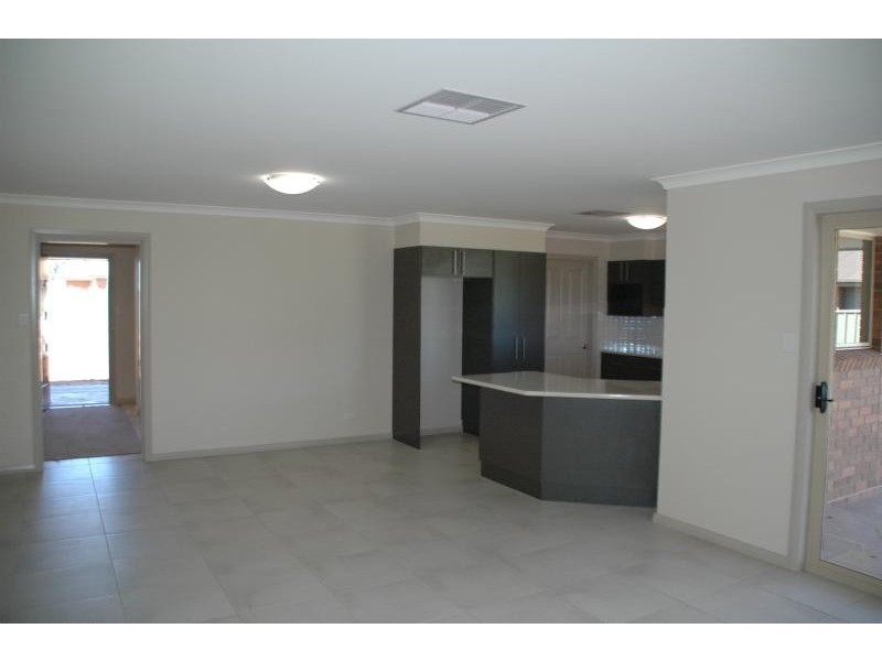 20 Peel Pl, Dubbo NSW 2830