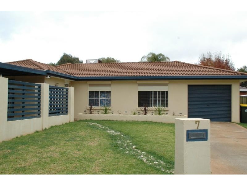 7 Gosse Ave, Dubbo NSW 2830