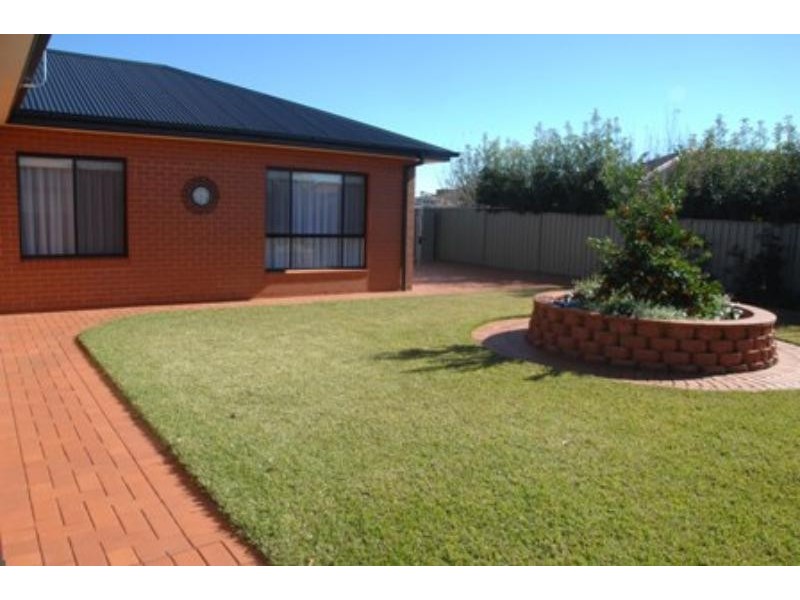 8 Lachlan Way, Dubbo NSW 2830