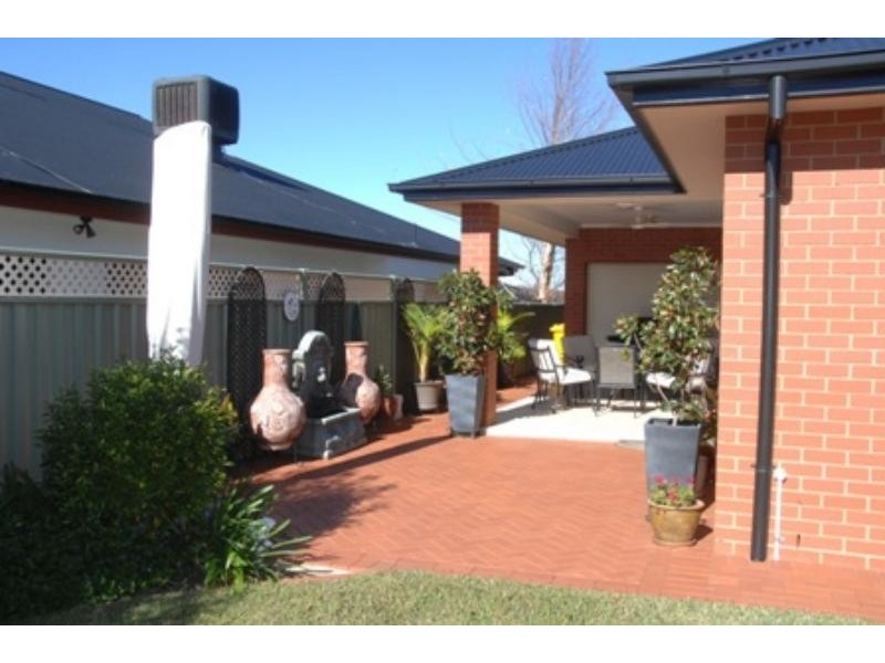 8 Lachlan Way, Dubbo NSW 2830
