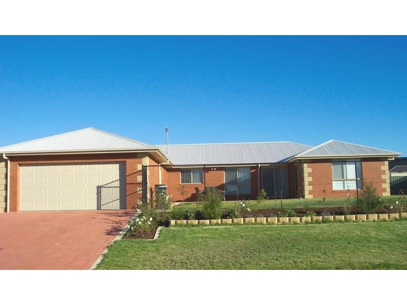 10 Merion Way, Dubbo NSW 2830