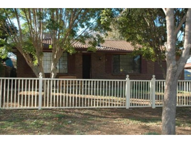 4 Massie  St, Dubbo NSW 2830