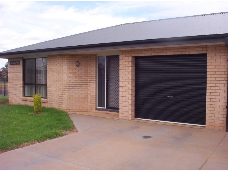 6/2-4 Sturt Cir, Dubbo NSW 2830