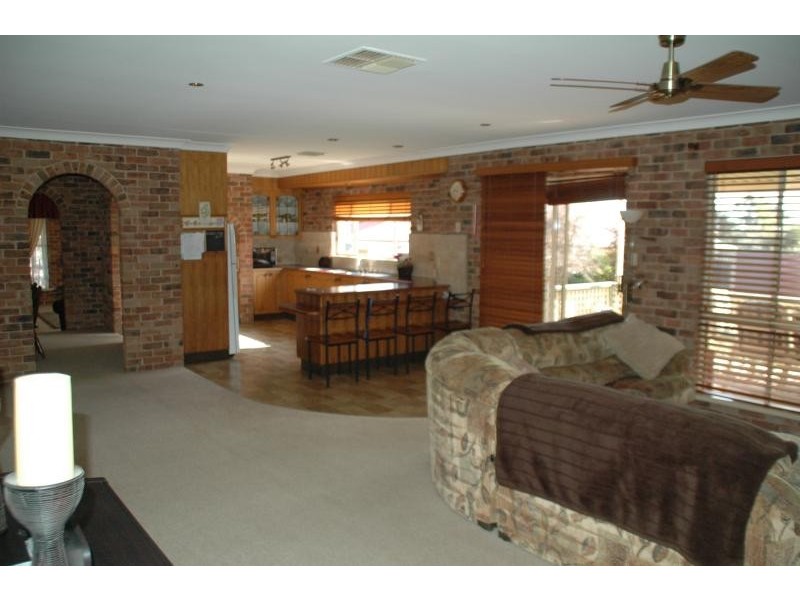 10 Erica Cl, Dubbo NSW 2830