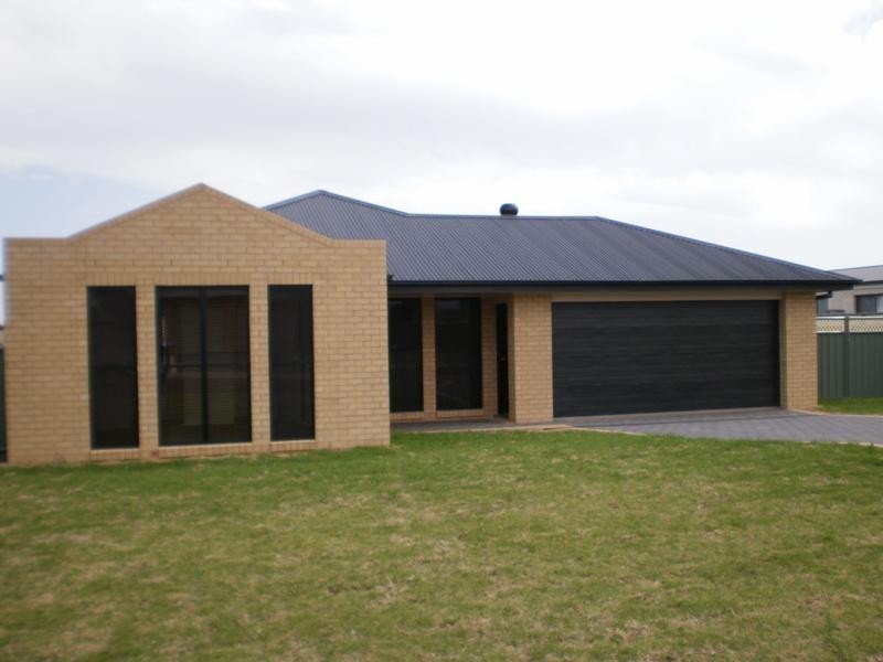 21 Dunheved Cir, Dubbo NSW 2830