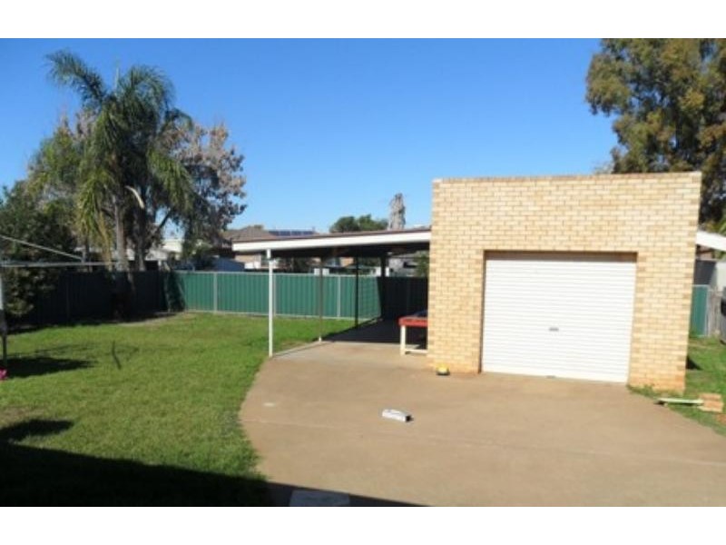 64 Oxley Cir, Dubbo NSW 2830