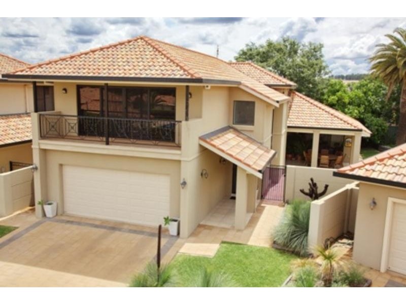 16/3 Royal Pines  Cl, Dubbo NSW 2830