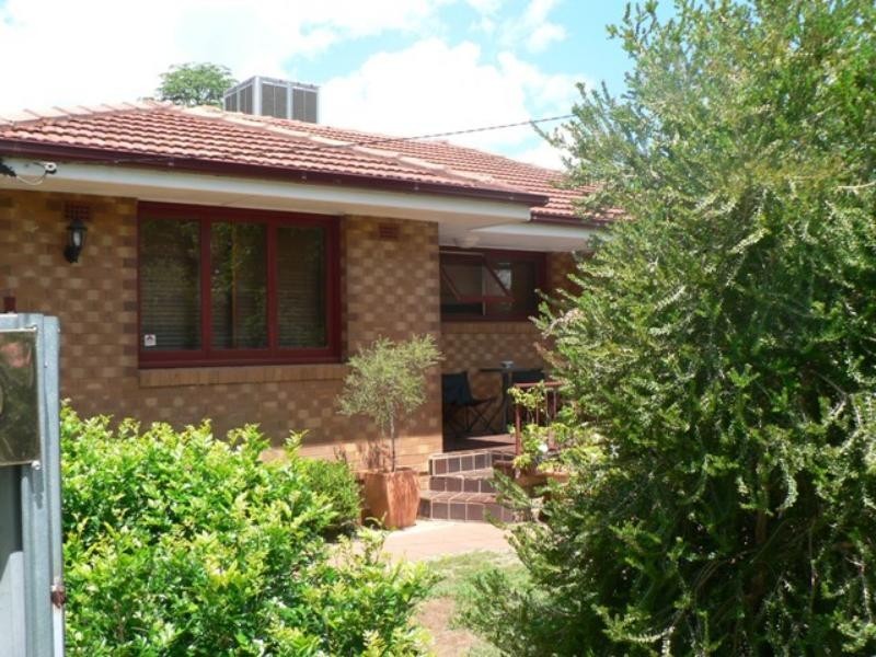 18 Gilbert St, Dubbo NSW 2830