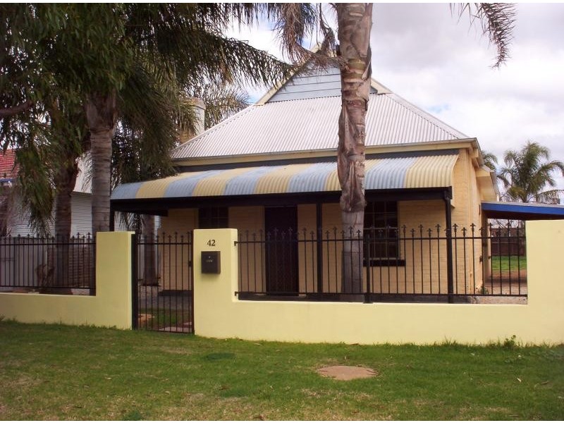 42 Elizabeth St, Dubbo NSW 2830