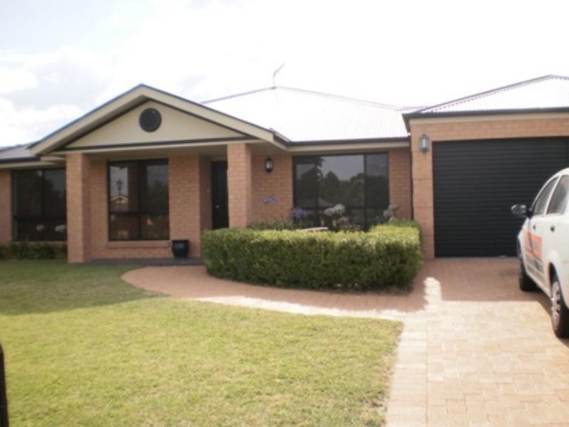 23 St Andrews  Dr, Dubbo NSW 2830