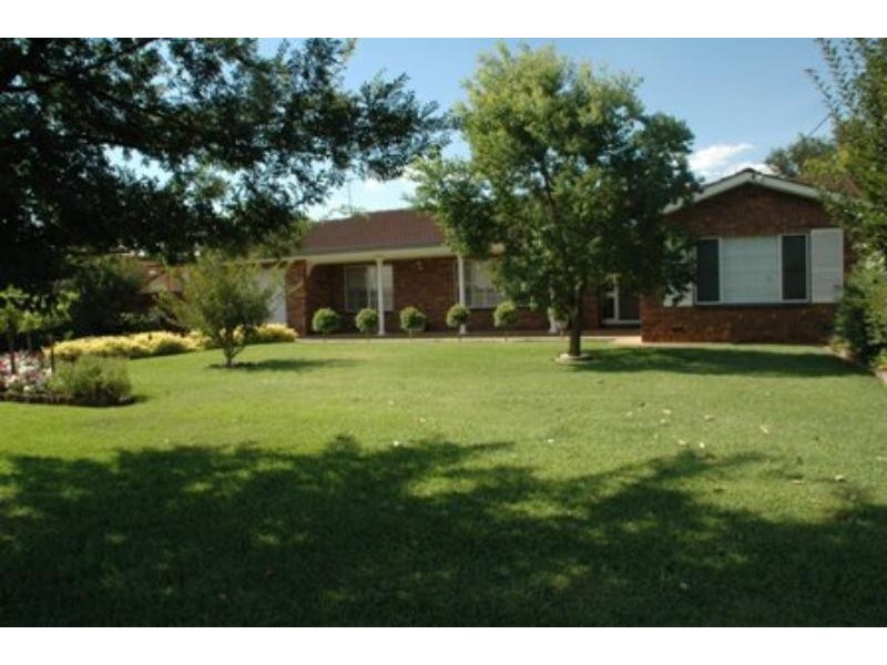 32 Lovett Ave, Dubbo NSW 2830