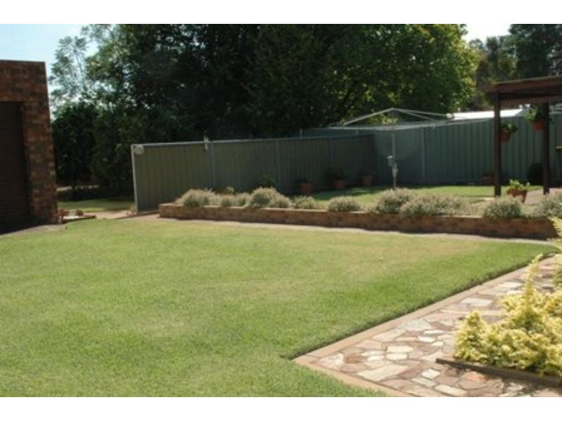 32 Lovett Ave, Dubbo NSW 2830