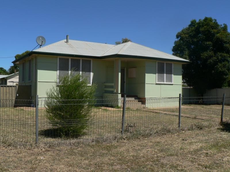 6 Wattle St, Dubbo NSW 2830