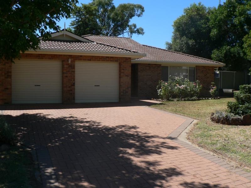 34 Ronald St, Dubbo NSW 2830