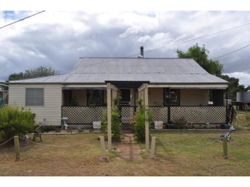 51 Cobra St, Mendooran NSW 2842