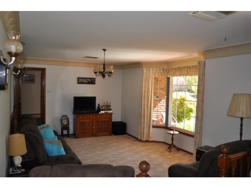 4 Webber Dr, Dubbo NSW 2830