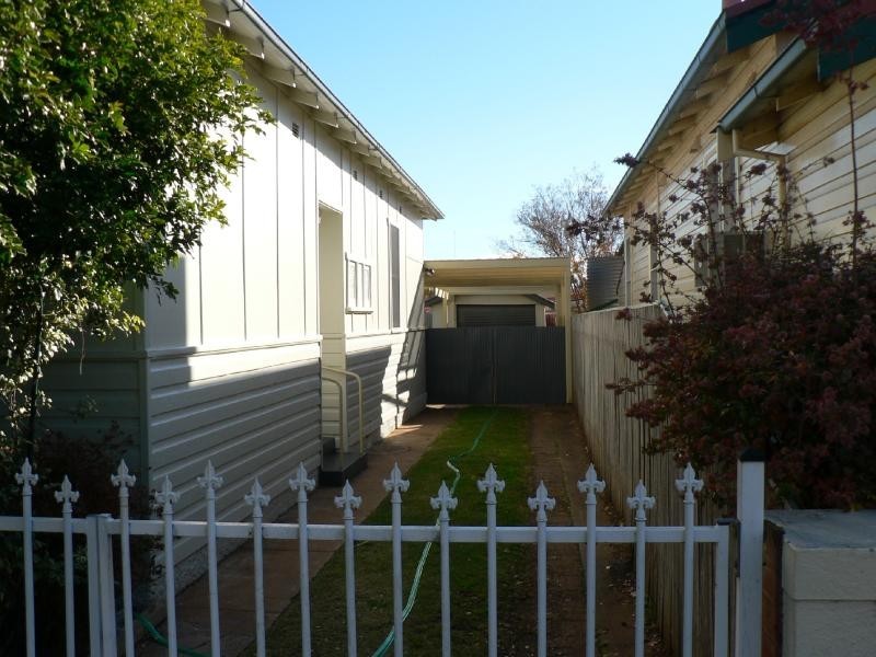 111 Gipps St, Dubbo NSW 2830