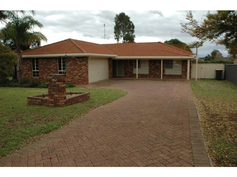 7 Twickenham Dr, Dubbo NSW 2830