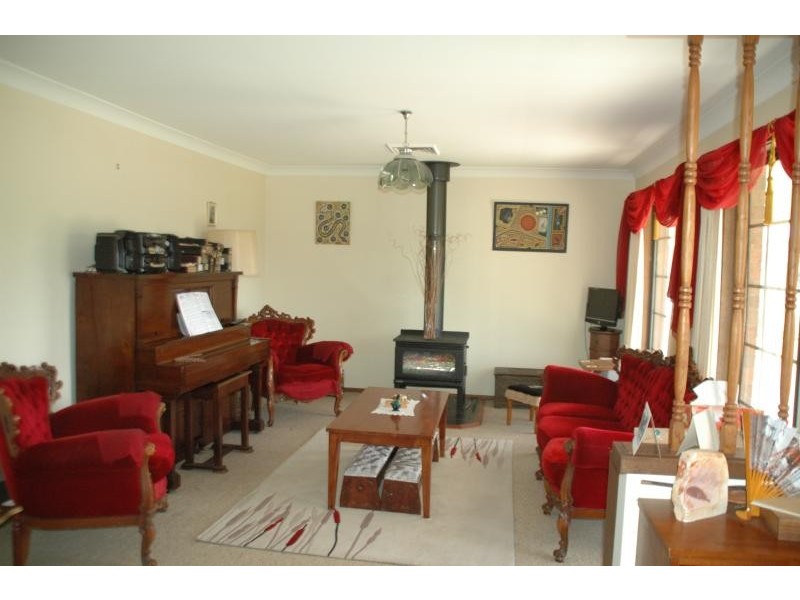 39 Chelmsford Ave, Gilgandra NSW 2827