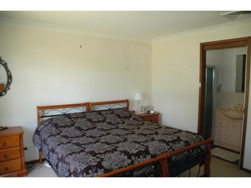 39 Chelmsford Ave, Gilgandra NSW 2827