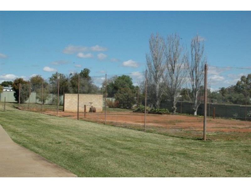 39 Chelmsford Ave, Gilgandra NSW 2827