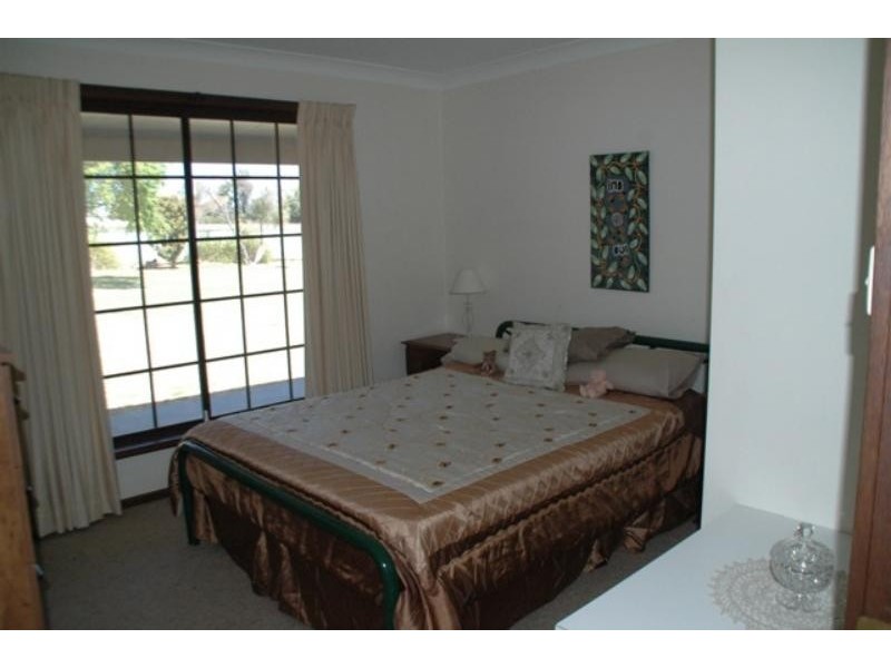 39 Chelmsford Ave, Gilgandra NSW 2827