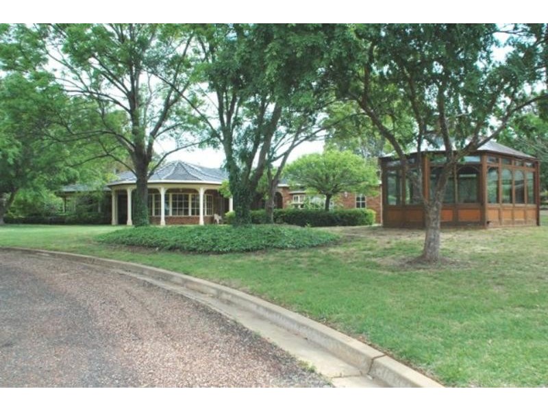 11 Pine Knoll Dr, Dubbo NSW 2830