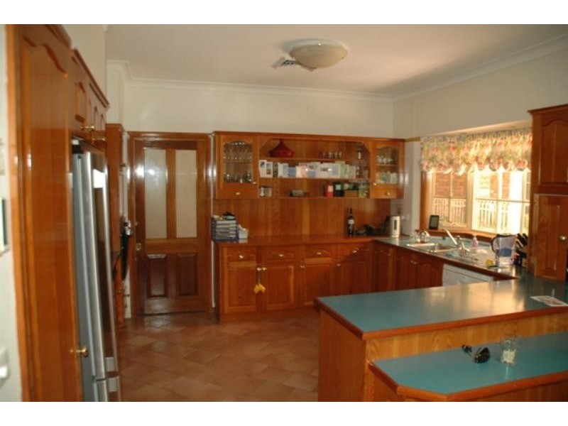 11 Pine Knoll Dr, Dubbo NSW 2830