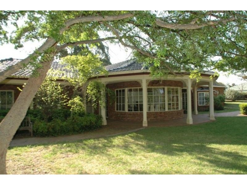 11 Pine Knoll Dr, Dubbo NSW 2830