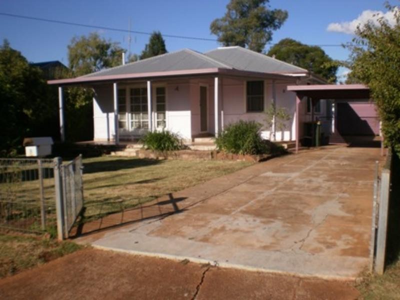 8  Leavers  St, Dubbo NSW 2830