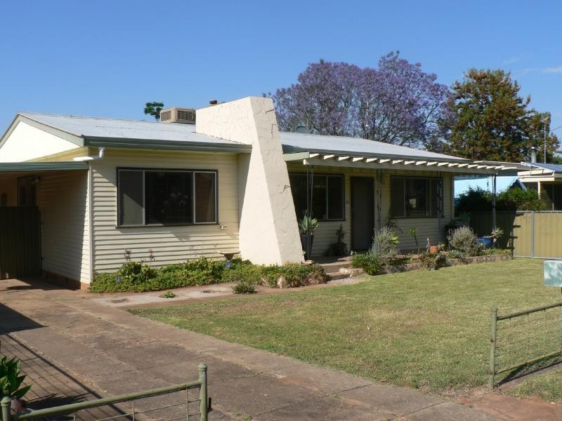11 Sanderson St, Dubbo NSW 2830