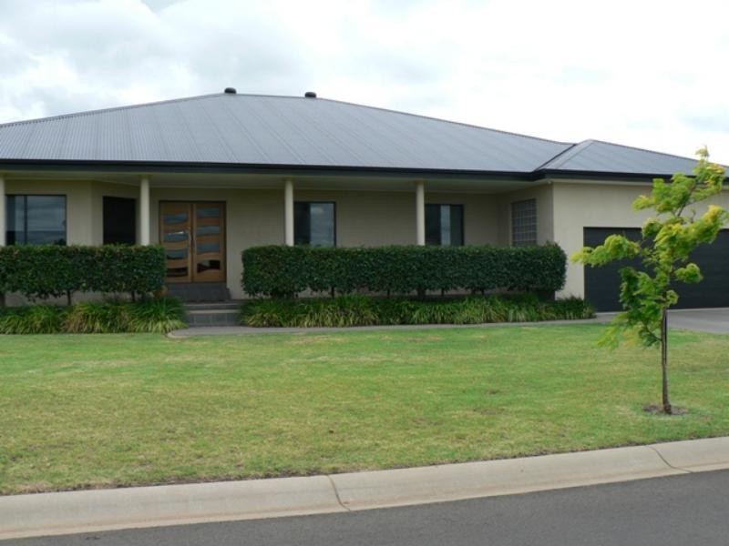 6-8 Carnegie  Ave, Dubbo NSW 2830