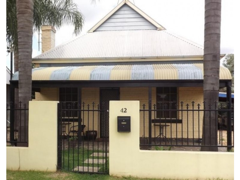 42 Elizabeth St, Dubbo NSW 2830