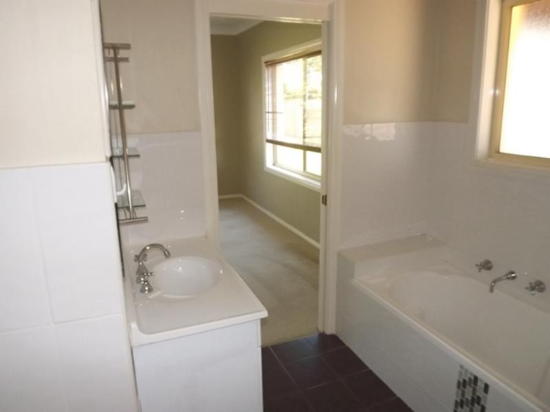 42 Elizabeth St, Dubbo NSW 2830