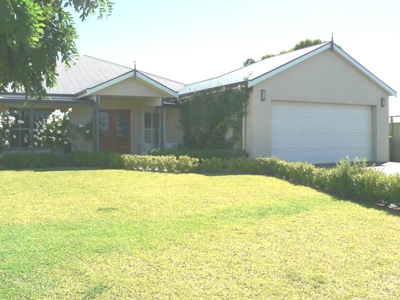 29 Carnegie Ave, Dubbo NSW 2830