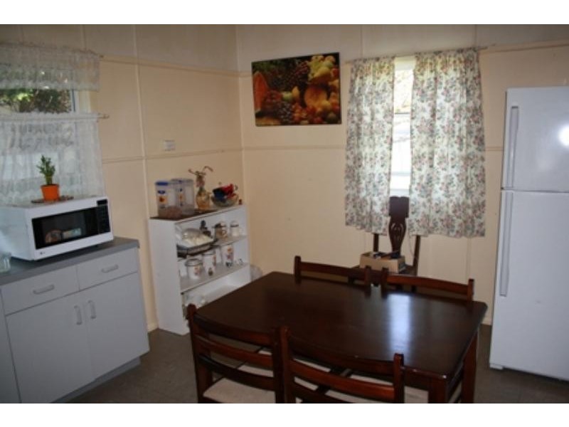 37 Hawkins St, Wellington NSW 2820