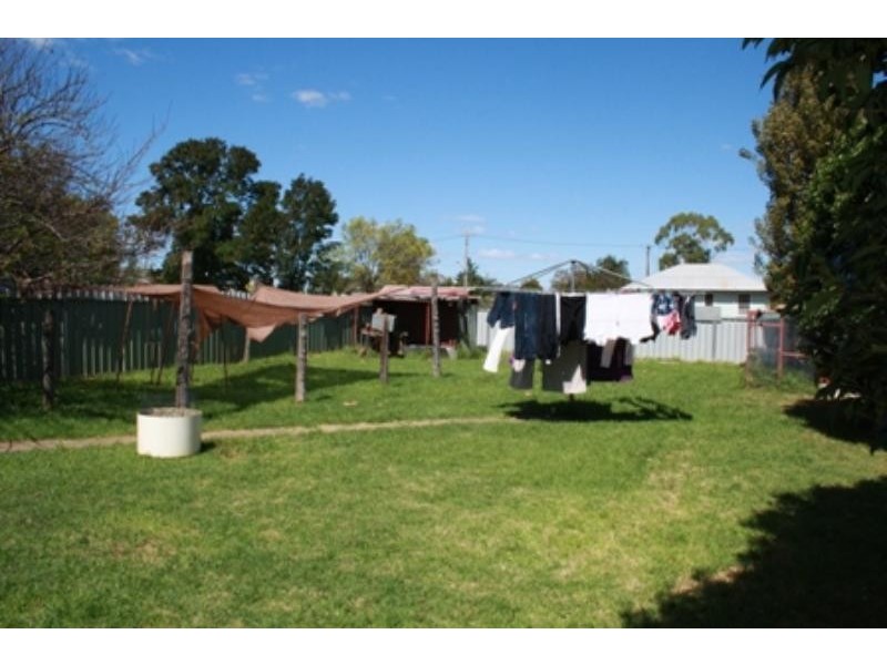 37 Hawkins St, Wellington NSW 2820