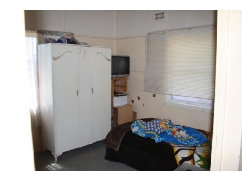 37 Hawkins St, Wellington NSW 2820