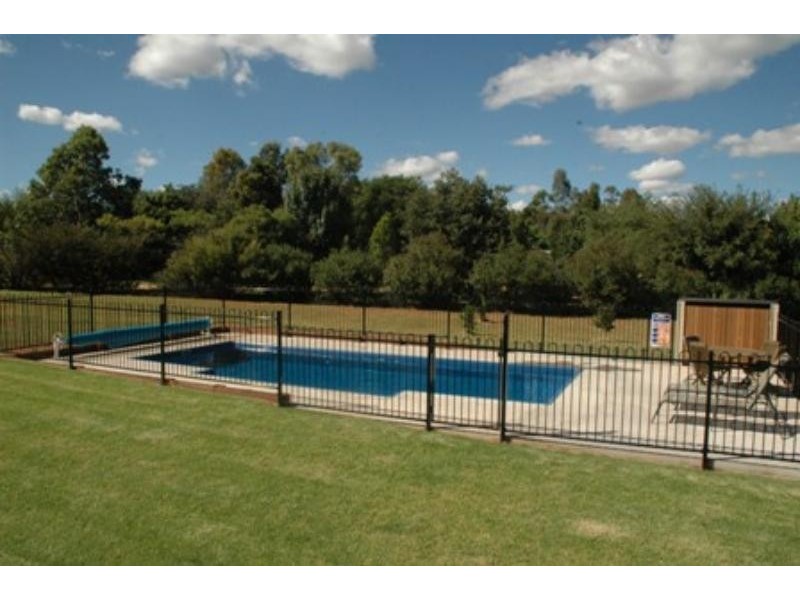 2 Thomas Smith Pl, Dubbo NSW 2830