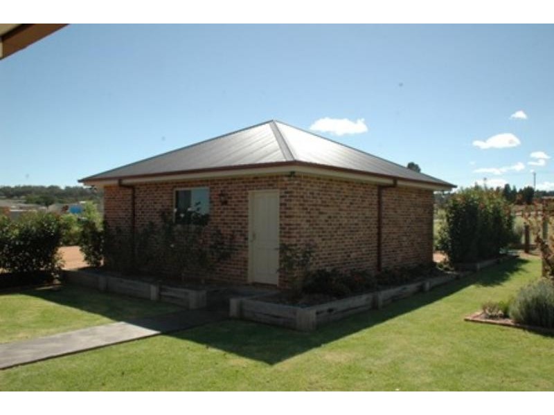 2 Thomas Smith Pl, Dubbo NSW 2830