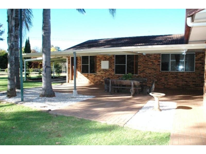 1 Davis  Dr, Narromine NSW 2821