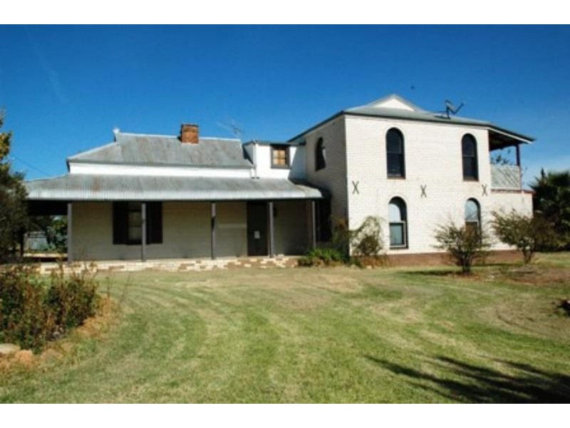 19 Bell St, Yeoval NSW 2868