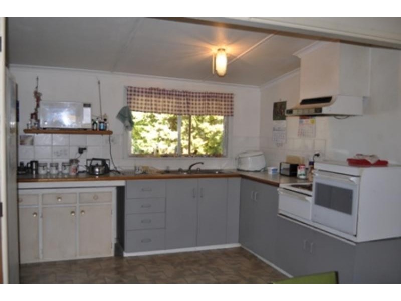 2 Caledonia  St, Mogriguy NSW 2830
