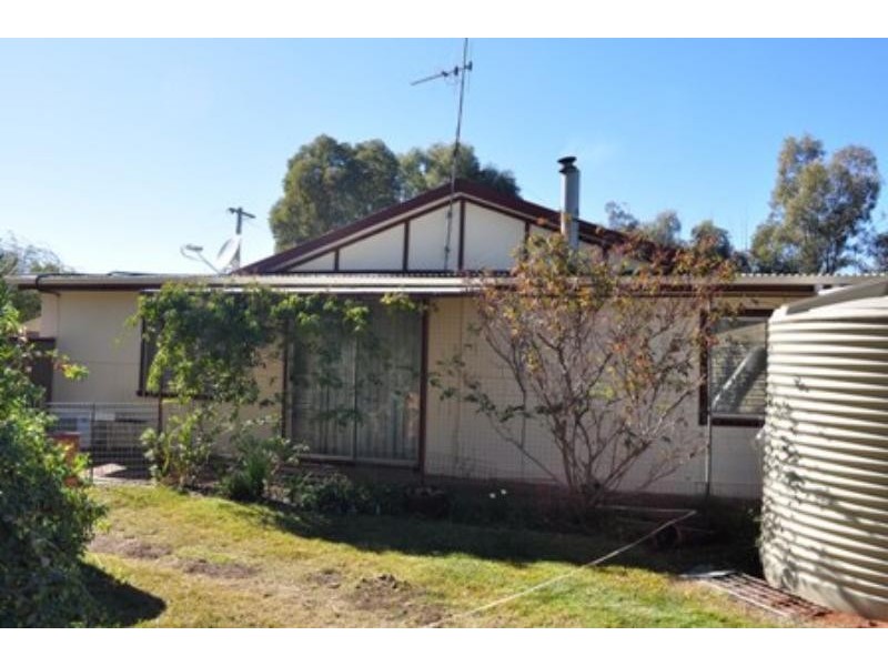 2 Caledonia  St, Mogriguy NSW 2830