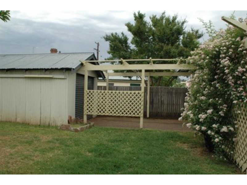 111 Gipps St, Dubbo NSW 2830