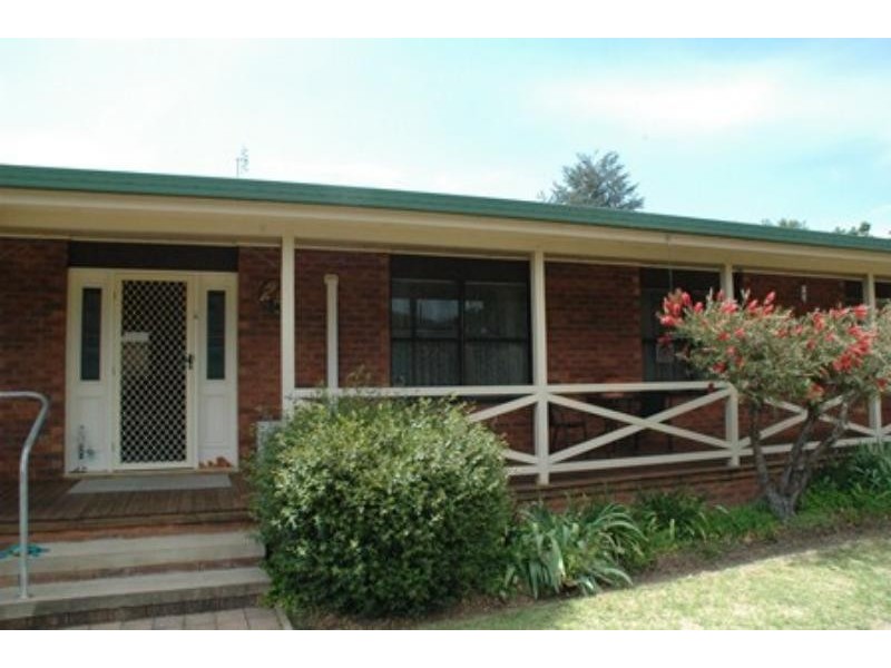 110A  Gobolion  St, Wellington NSW 2820